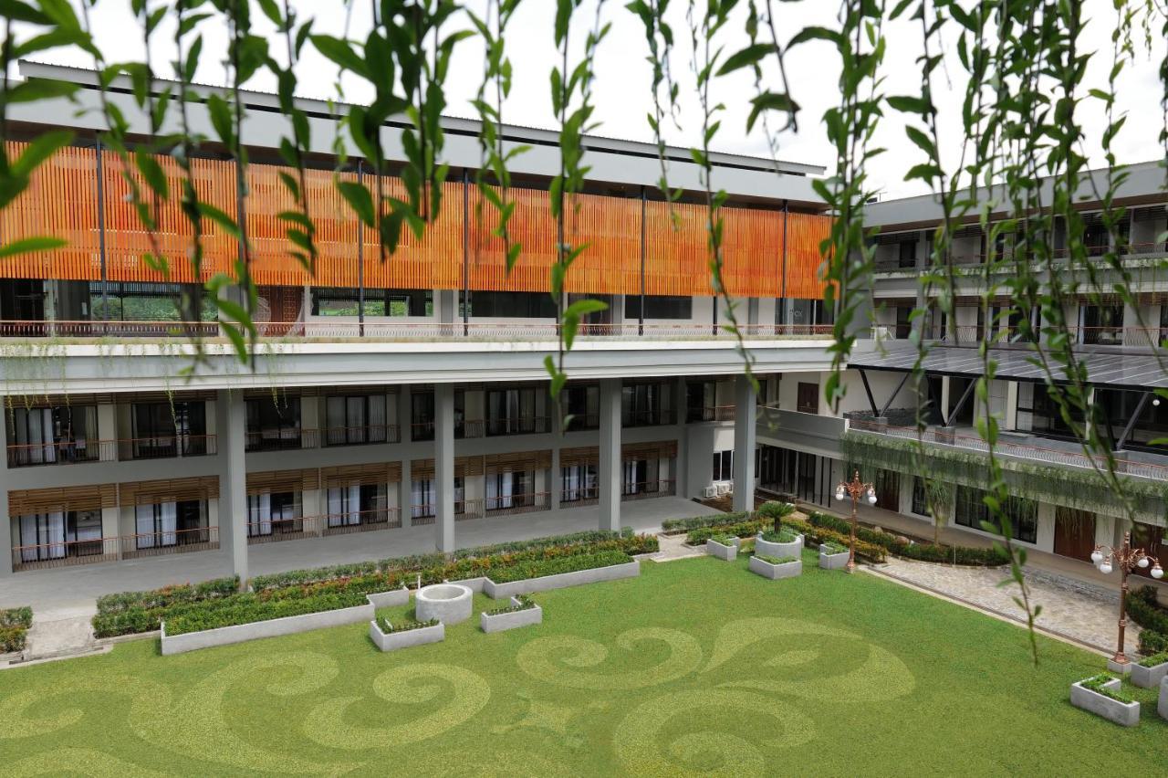 Fox Harris Hotel & Convention Banjarnegara エクステリア 写真